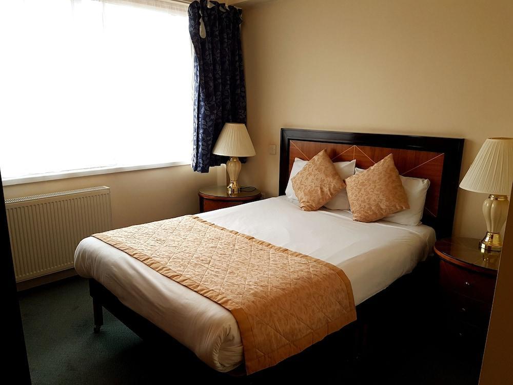 The Ashley Hotel Хейл Екстериор снимка