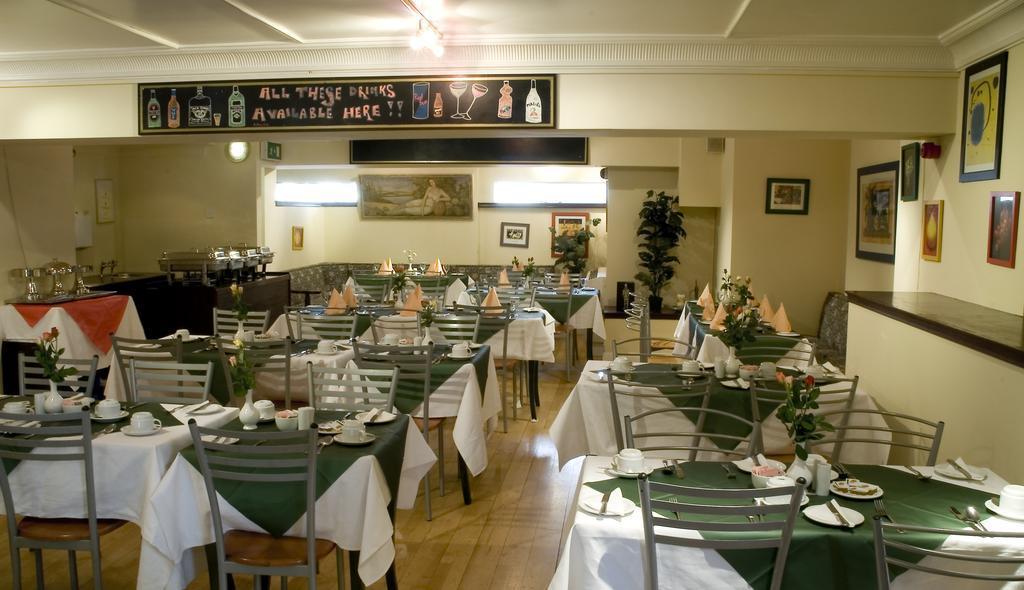 The Ashley Hotel Хейл Екстериор снимка