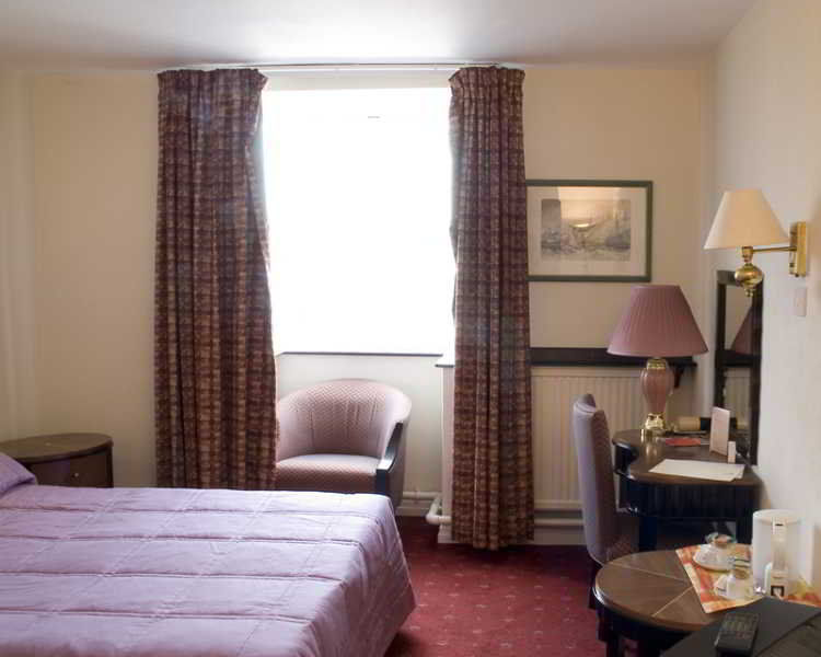 The Ashley Hotel Хейл Екстериор снимка