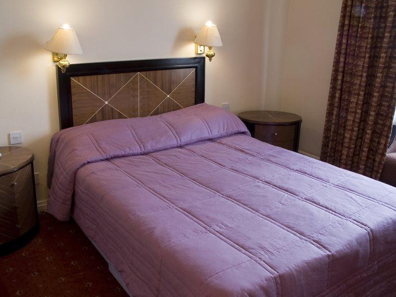 The Ashley Hotel Хейл Екстериор снимка
