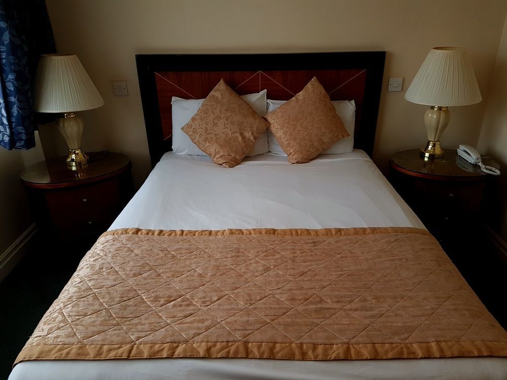 The Ashley Hotel Хейл Екстериор снимка