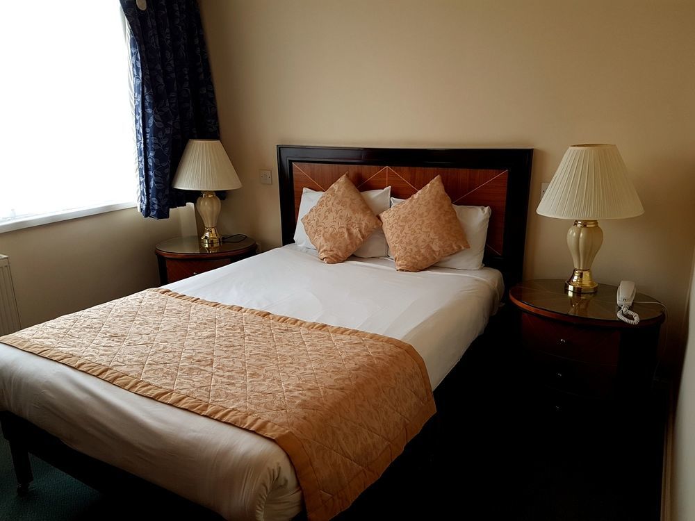 The Ashley Hotel Хейл Екстериор снимка