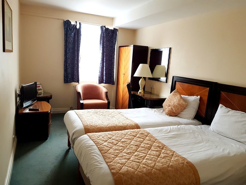 The Ashley Hotel Хейл Екстериор снимка
