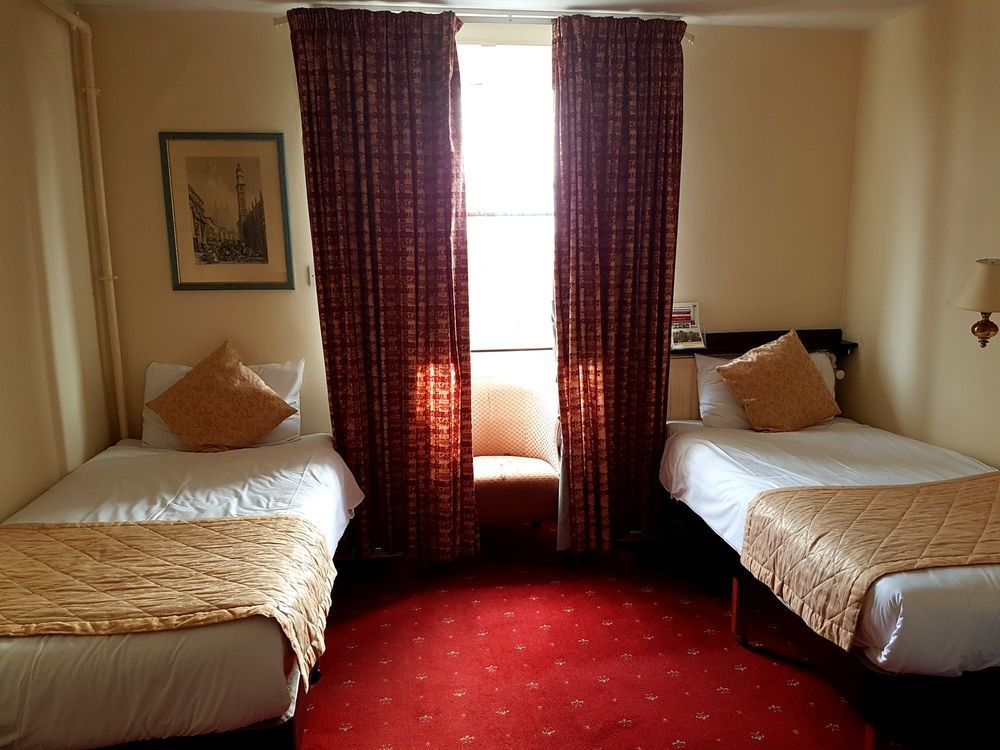 The Ashley Hotel Хейл Екстериор снимка